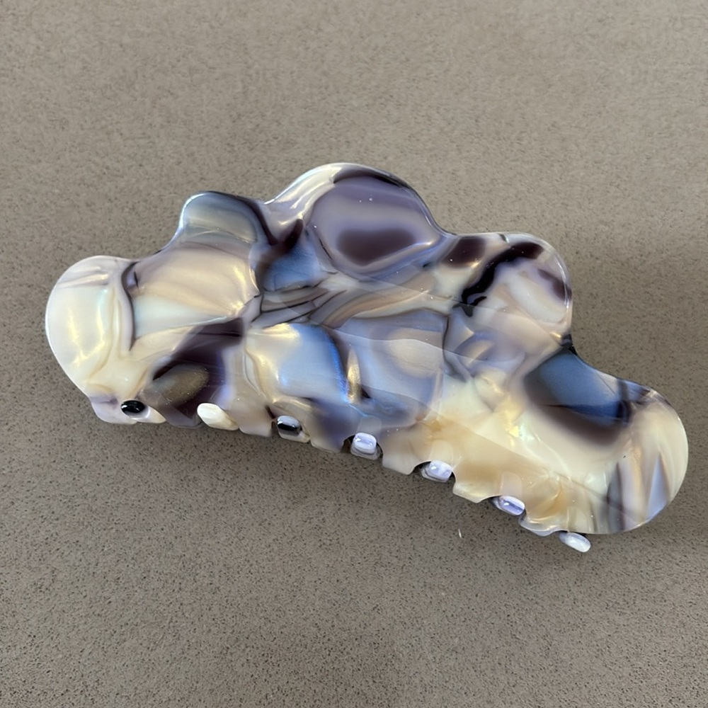 Chunks Nimbus Claw in Milk Jelly - Picture 2 of 3